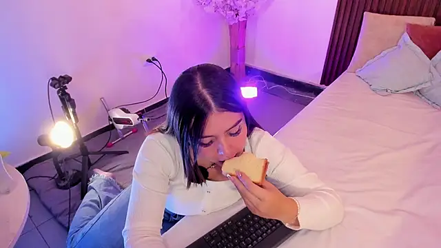 Snapshot of ArianaBaker chatting on February 22, 2026, 2:04 pm ArianaBaker online show from February 22, 2026, 2:04 pm