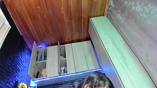 LaureenHills online show from October 3, 2025, 3:36 am