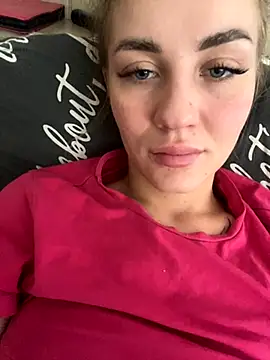 Snapshot of DreamGirl-777 chatting on October 10, 2025, 9:08 am DreamGirl-777 online show from October 10, 2025, 9:08 am