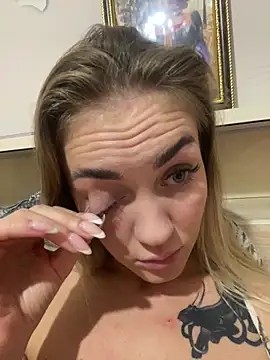 Snapshot of DreamGirl-777 chatting on October 24, 2025, 2:57 pm DreamGirl-777 online show from October 24, 2025, 2:57 pm