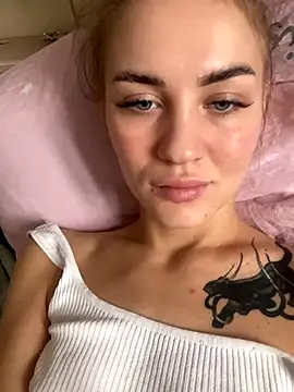 Snapshot of DreamGirl-777 chatting on November 3, 2025, 9:10 am DreamGirl-777 online show from November 3, 2025, 9:10 am