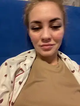 Snapshot of DreamGirl-777 chatting on November 10, 2025, 8:57 am DreamGirl-777 online show from November 10, 2025, 8:57 am