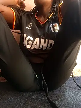 Snapshot of Swirly_blac chatting on October 11, 2025, 11:31 am Swirly blac online show from October 11, 2025, 11:31 am