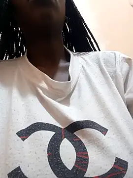 Snapshot of Swirly_blac chatting on October 18, 2025, 5:32 am Swirly blac online show from October 18, 2025, 5:32 am