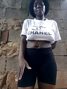 Snapshot of Swirly_blac chatting on November 4, 2025, 8:35 am Swirly blac online show from November 4, 2025, 8:35 am