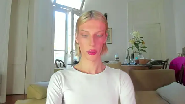 AliceSnowCatt online show from December 16, 2025, 3:06 pm