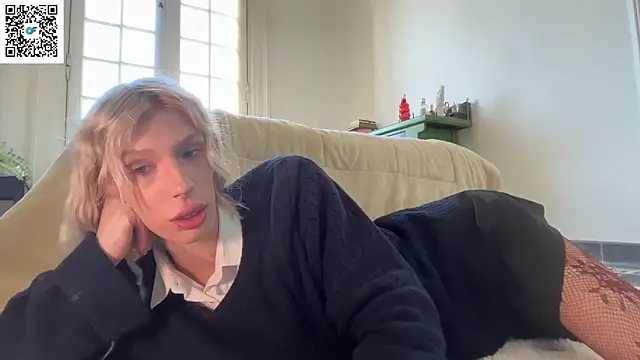 AliceSnowCatt online show from April 24, 2026, 5:04 pm