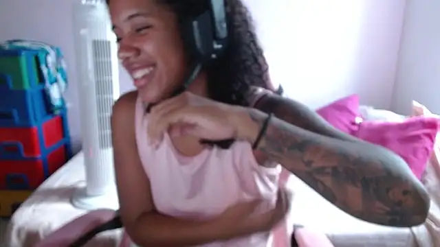 TiffanyRoouse online show from January 19, 2025, 10:39 pm