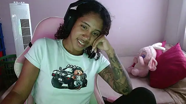 TiffanyRoouse online show from March 19, 2025, 10:31 pm