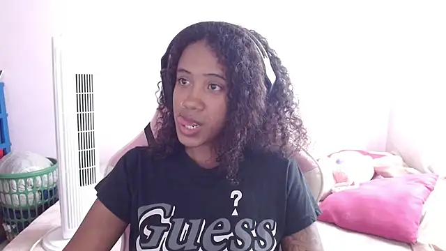 TiffanyRoouse online show from March 22, 2025, 7:31 pm