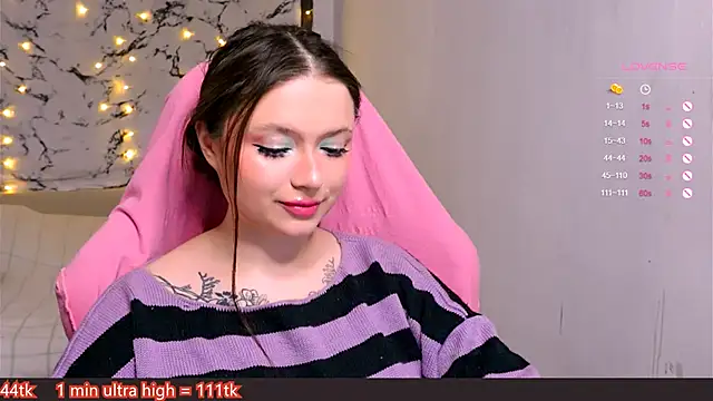 Snapshot of me__hanna chatting on February 15, 2025, 8:43 pm me hanna online show from February 15, 2025, 8:43 pm