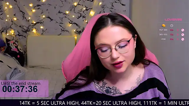 Snapshot of me__hanna chatting on February 28, 2025, 1:26 am me hanna online show from February 28, 2025, 1:26 am