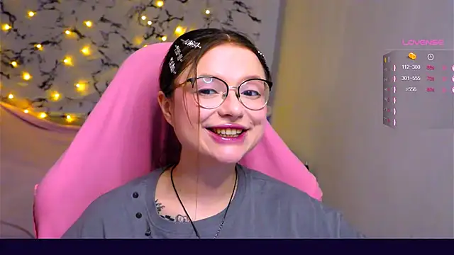 Snapshot of me__hanna chatting on March 13, 2025, 11:49 pm me hanna online show from March 13, 2025, 11:49 pm