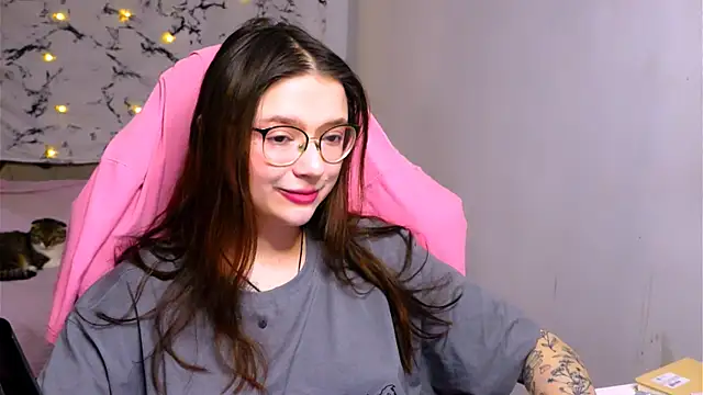 Snapshot of me__hanna chatting on March 16, 2025, 10:53 pm me hanna online show from March 16, 2025, 10:53 pm