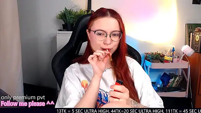 Snapshot of me__hanna chatting on October 2, 2025, 10:28 pm me hanna online show from October 2, 2025, 10:28 pm