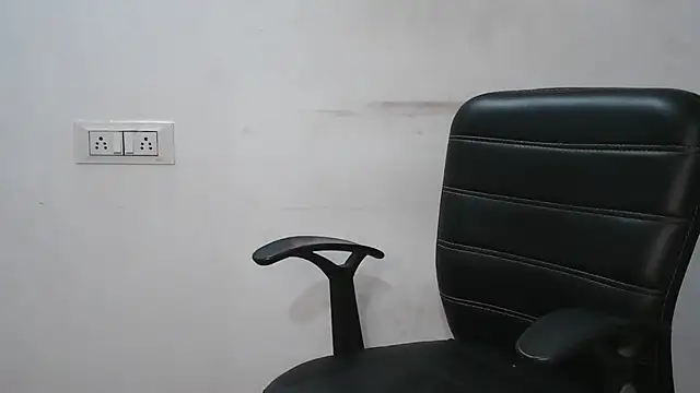 Snapshot of Suzie_darling chatting on December 28, 2024, 5:23 am Suzie darling online show from December 28, 2024, 5:23 am