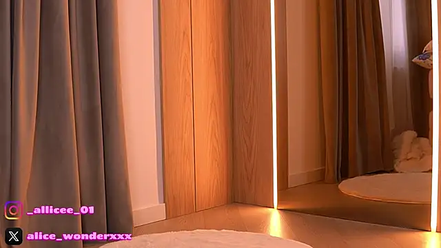 VanessaSimon online show from March 29, 2026, 6:13 am