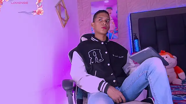 dilan alfonzo online show from March 3, 2026, 3:23 am