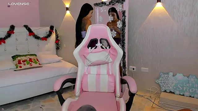 miagomezweb1 online show from December 9, 2024, 1:55 pm