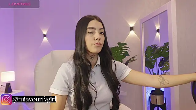 miagomezweb1 online show from October 18, 2025, 12:39 pm