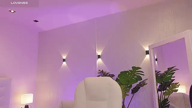 miagomezweb1 online show from October 24, 2025, 1:51 pm