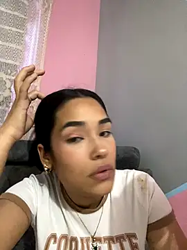 Snapshot of Alexsa_V chatting on October 3, 2025, 10:40 pm Alexsa V online show from October 3, 2025, 10:40 pm