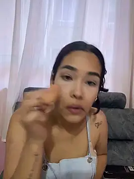 Snapshot of Alexsa_V chatting on October 17, 2025, 10:34 pm Alexsa V online show from October 17, 2025, 10:34 pm