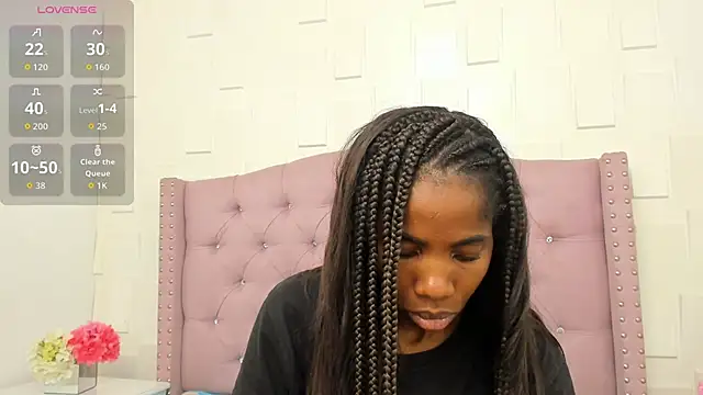 MonicaSchwartz online show from October 3, 2025, 7:33 pm