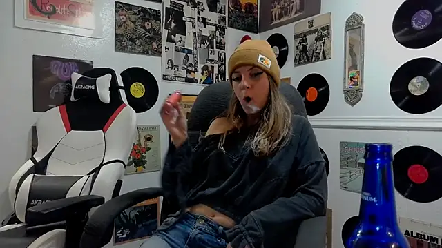 Snapshot of molly_witha_chance chatting on January 19, 2025, 12:17 am molly witha chance online show from January 19, 2025, 12:17 am