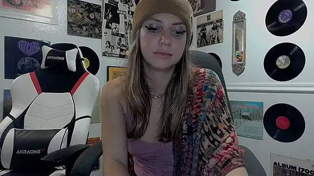 Snapshot of molly_witha_chance chatting on January 19, 2025, 6:20 am molly witha chance online show from January 19, 2025, 6:20 am