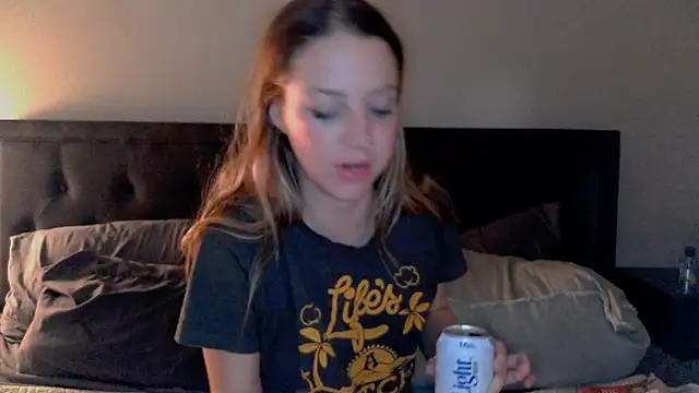 Snapshot of molly_witha_chance chatting on February 22, 2025, 9:01 am molly witha chance online show from February 22, 2025, 9:01 am