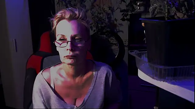 Snapshot of HelgaHimmell chatting on June 22, 2026, 10:18 pm HelgaHimmell online show from June 22, 2026, 10:18 pm