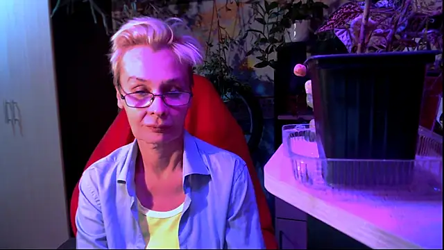 Snapshot of HelgaHimmell chatting on July 21, 2026, 7:49 pm HelgaHimmell online show from July 21, 2026, 7:49 pm