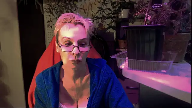 Snapshot of HelgaHimmell chatting on July 27, 2026, 5:53 pm HelgaHimmell online show from July 27, 2026, 5:53 pm