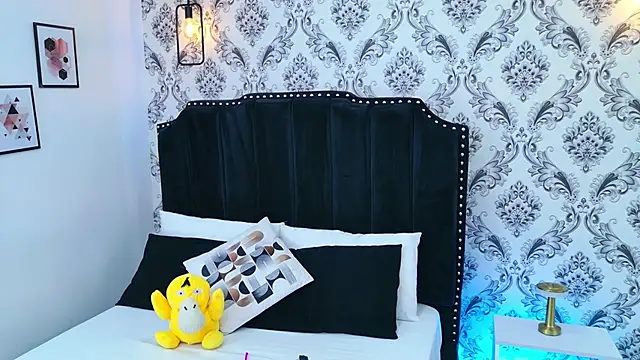 LexaDeRusso online show from November 12, 2025, 7:46 pm