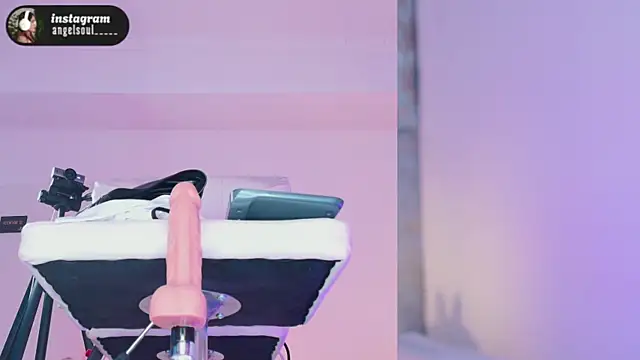 Angelst   online show from November 25, 2025, 6:02 am