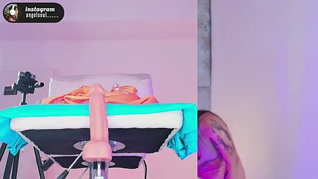 Angelst   online show from November 26, 2025, 5:52 am