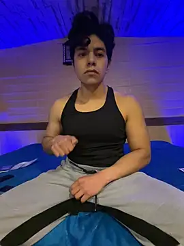 OsvaldoGuzman online show from January 15, 2025, 7:48 am