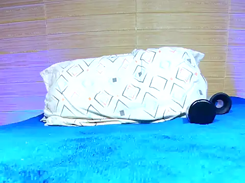 OsvaldoGuzman online show from November 13, 2025, 8:24 am