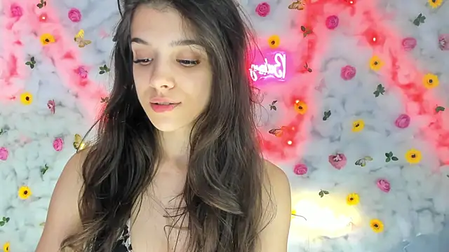 Snapshot of BabyAylin chatting on January 14, 2025, 8:20 am BabyAylin online show from January 14, 2025, 8:20 am