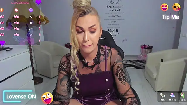 GlossyDiamondX online show from April 2, 2026, 7:00 pm