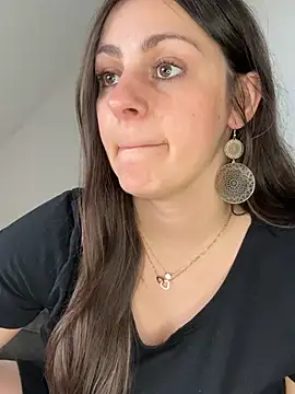 Loella-Rose online show from March 28, 2026, 2:27 pm