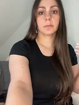 Loella-Rose online show from April 19, 2026, 10:58 am