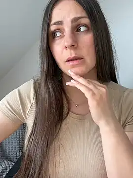 Loella-Rose online show from April 20, 2026, 11:57 am