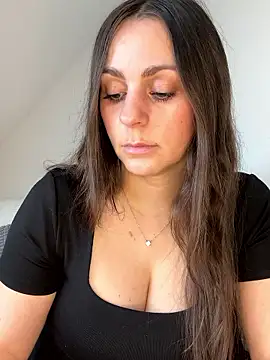 Loella-Rose online show from April 24, 2026, 8:28 am