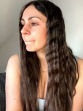 Loella-Rose online show from April 28, 2026, 7:02 am