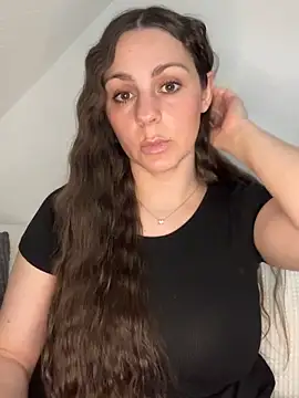 Loella-Rose online show from April 28, 2026, 8:25 pm