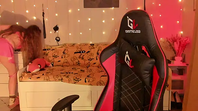 Snapshot of desperatehousewife__ chatting on October 4, 2025, 4:16 pm desperatehousewife online show from October 4, 2025, 4:16 pm