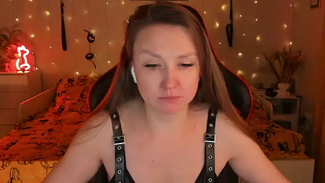 Snapshot of desperatehousewife__ chatting on October 18, 2025, 7:36 pm desperatehousewife online show from October 18, 2025, 7:36 pm