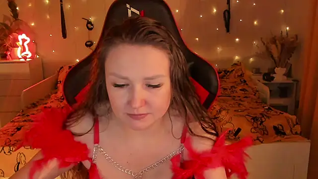 Snapshot of desperatehousewife__ chatting on October 19, 2025, 6:08 pm desperatehousewife online show from October 19, 2025, 6:08 pm